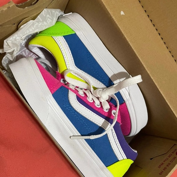 Vans - Picture 4 of 4